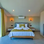 Villa 4 Bedroom *
