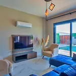 Villa 4 Bedroom *