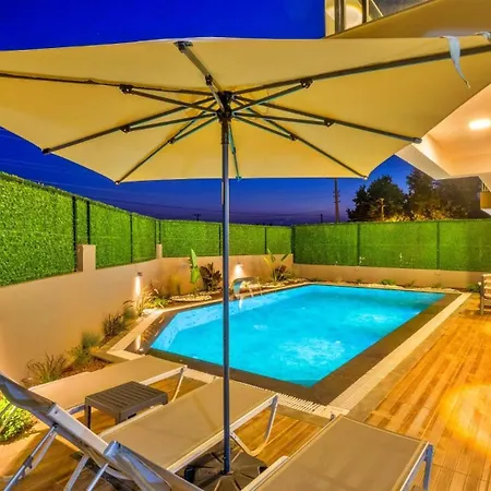 빌라 4 Bedroom 페티예