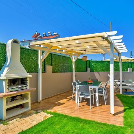 빌라 4 Bedroom 페티예