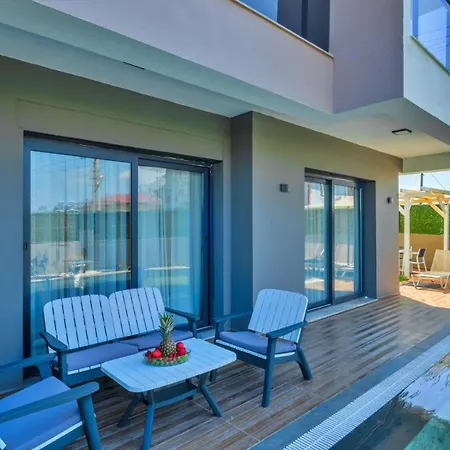 Vilă 4 Bedroom *