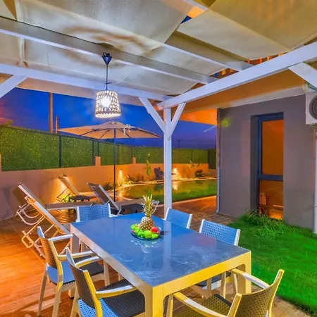 4 Bedroom *